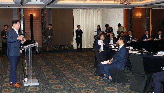 [포토] 기조발언하는 최태원 상의 회장