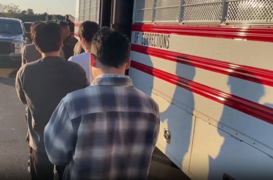 공장 설비 들어올 때 덮쳤다… 왜 LG만 당했나