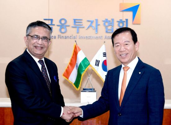 서유석 금투협 회장, 인도국립증권거래소 대표와 금융협력 논의