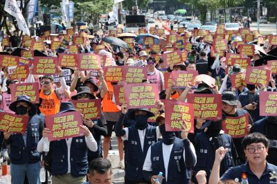 공공기관 지정에 흔들리는 금감원…양대노총 압박에 '총체적 난국'