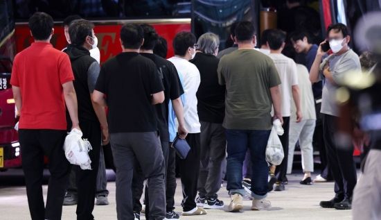 LG엔솔 美공장 지원자 모집에…협력사는 '사다리게임'