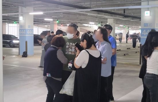 [르포]"'오징어게임' 숙소 같았다"…美구금 근로자들, 트라우마 안고 귀국