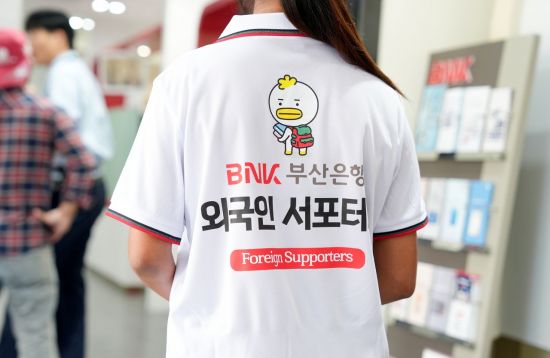 부산은행, 부산 13개 영업점에 외국인 서포터즈 배치