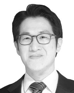 [THE VIEW]69년 독점 이후, 자본시장의 선택