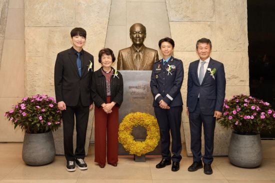 정다정 소령·김병훈 에이피알 대표, 포니정 영리더상 수상