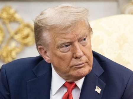 트럼프의 연말연시는 '파티 모드'…골프·경매 이어져