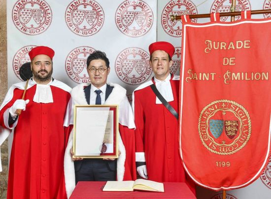 남궁현 현대百 주류총괄, 프랑스 3대 와인 기사 작위 수훈