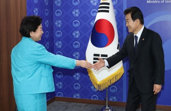 [포토] 20년만에 만난 정동영 장관과 현정은 회장