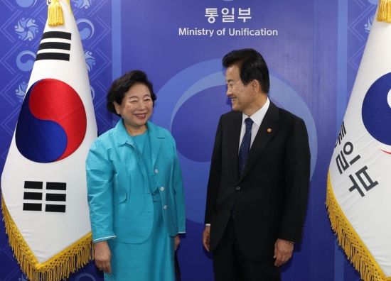 [포토] 대화하는 정동영 장관과 현정은 현대회장