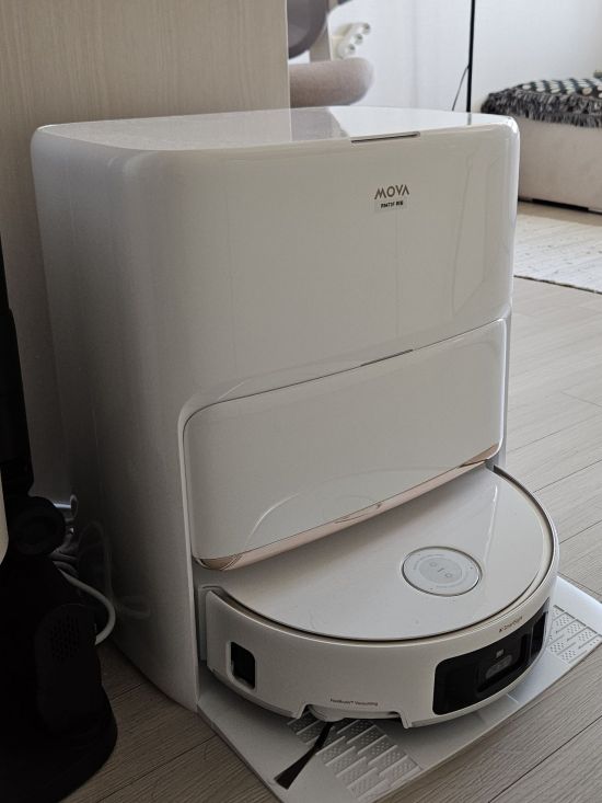 [마니아]모바 Z60 울트라 롤러…8cm 문턱 넘는 '반려 로봇청소기'