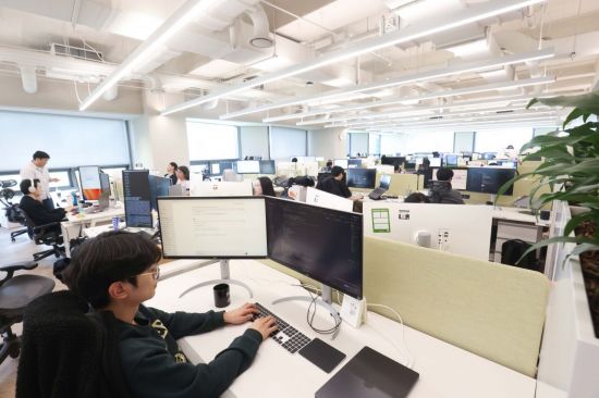 [혁신의 심장, 기업연구소⑩]LG AI연구원, 5년만에 韓 AI의 중심에 서다