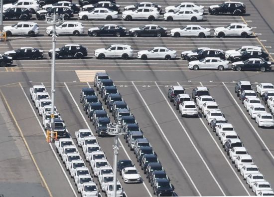 완성차 5개사, 판매 '6개월 연속' 증가…한국GM은 '역성장'