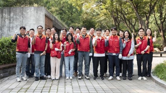 이호정 SK네트웍스 대표, 남산공원서 환경정화 봉사활동