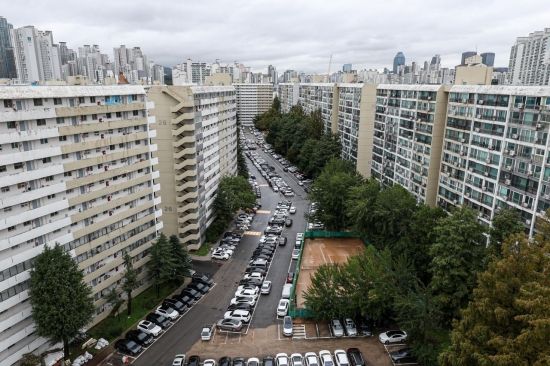 올해 오른 집값, 내년 세금으로…한강벨트 아파트 보유세 30~40% ↑