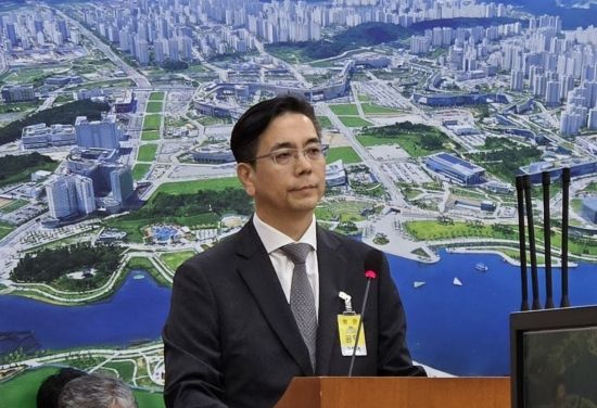 이한우 현대건설 대표 "가덕도 신공항, 책임 없다 못해"[2025국감]