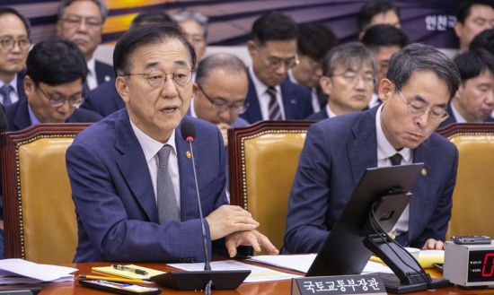 [2025국감]김윤덕 "규제지역 확대 불가피…보유세↑ 거래세↓ 큰 틀 동의"(종합)