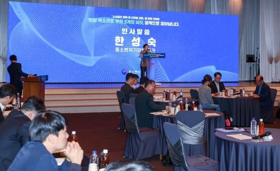 [포토] 소상공인 재기 지원 방안 언급하는 한성숙 장관
