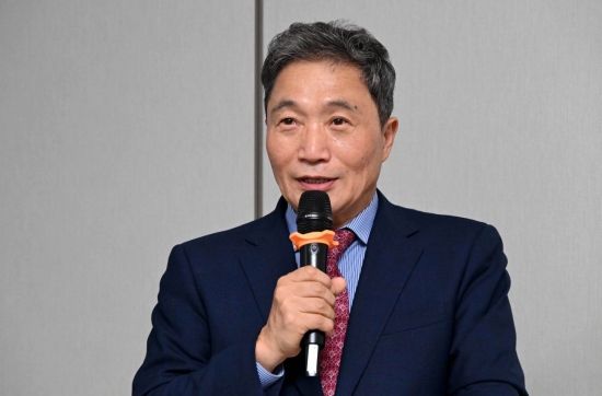 이학재 "책갈피 달러 전수조사하면 공항 마비…사퇴 생각 안해"