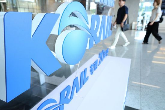 KTX 열차, 충남 아산 진입 중 연기발생…388명 승객 긴급 하차