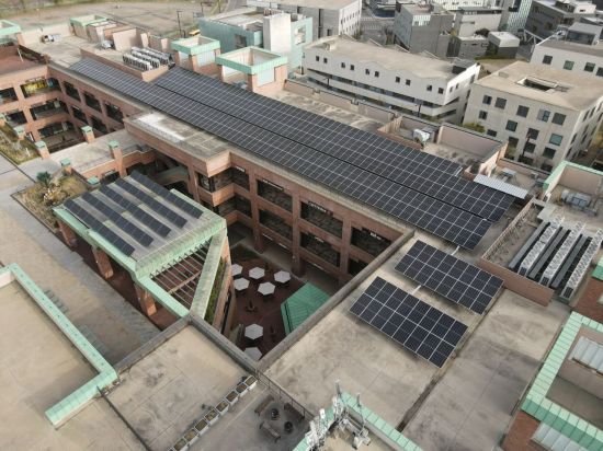 롯데百, 프리미엄아울렛 파주점에 태양광 설치…"신재생 전력 공급"