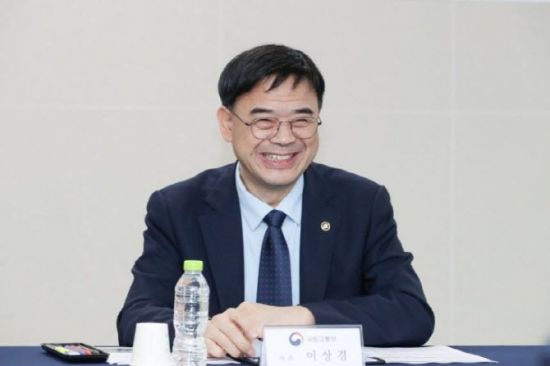 李 대통령 '부동산 책사' 이상경 국토차관 사의…갭투자 논란에 백기