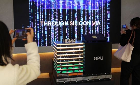 AI 열풍 속 'HBM 병목' 심화‥미세공정·집적도 한계가 생산 발목