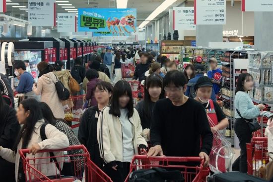 롯데마트·슈퍼, 연중 최대 행사 '땡큐절' 개최…한우·킹크랩 등 최대 50% 할인