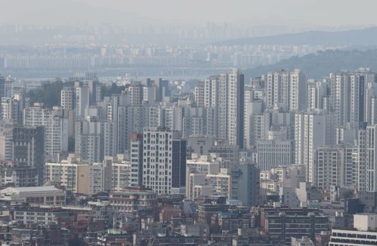 "더 뛸까 불안"…10·15 대책 후 서울에 집 사는 무주택자들[부동산AtoZ]