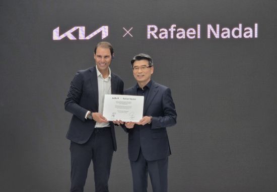 한국 찾은 '테니스 전설' 나달 "신인 시절부터 기아와 함께 성장"