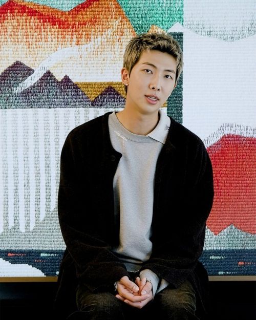 RM “예술은 일상의 영감”…삼성 아트 TV로 가을 감성 작품 소개