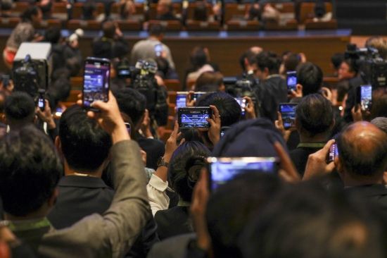 [포토] 트럼프 대통령 등장 기자리는 청중들