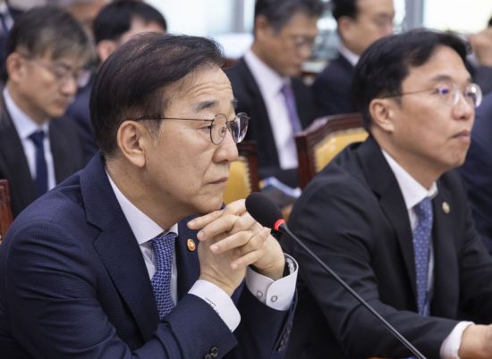 국토위 국감, 부동산 난타전…"文정부 반복" vs "공급절벽 책임"(종합)