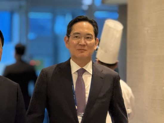 [경주APEC]'관세 타결' 전해지자…韓 총수들도 '활짝'