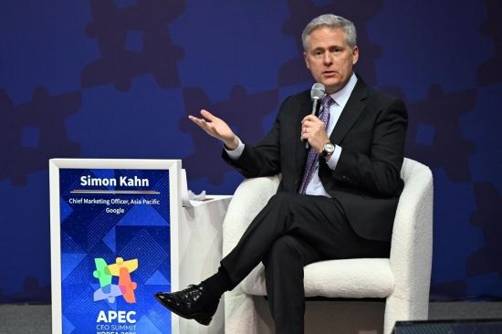 [포토] 발언하는 시몬 칸 구글 아태지역 CMO