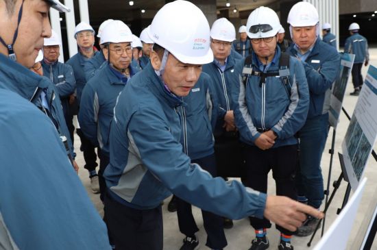 포스코이앤씨, 신용등급 강등 '초읽기'…신평3사 "하향 여부 검토" 한목소리