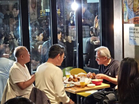 삼성동 '깐부치킨'에서 '골든벨' 울린 젠슨황‥이재용, 정의선과 '소맥' 회동