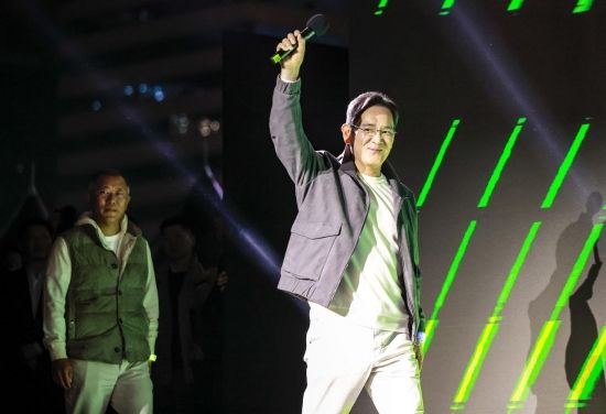 큰형님 따라 동생들도 신고가 행진…삼성그룹株 '잔칫집'