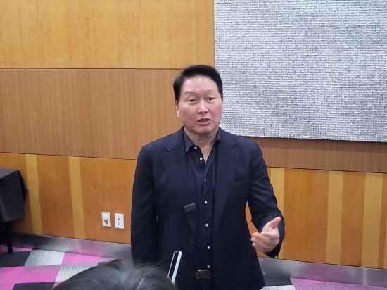 최태원 "젠슨황, 한국을 '공급망 핵심축'으로 생각…치맥 회동 불참한 이유는"
