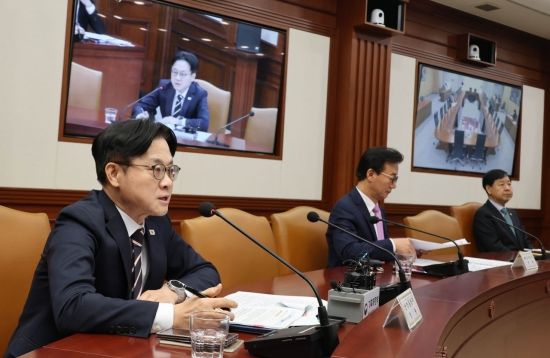 [포토] 철강관련 발언하는 김정관 장관