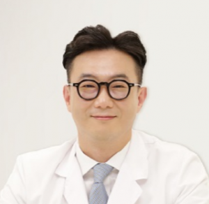 "의약품 2500종 진열…외국인 관광객도 찾는 핫플"