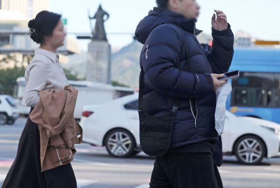 [내일날씨]연휴 뒤 출근길 아침 '쌀쌀'…"일교차 조심"