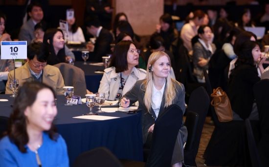 [2025 여성포럼]"여성 리더들의 경험, 회사 성장에 도움돼"