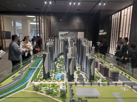 래미안 트리니원 특공에 청약통장 2.3만개…평균 86.45대 1[부동산AtoZ]