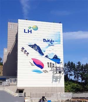 "울릉공항 근처 땅값 평당 5000만원"…'거래절벽'에도 수도권 번화가 뺨치는 가격[부동산AtoZ]