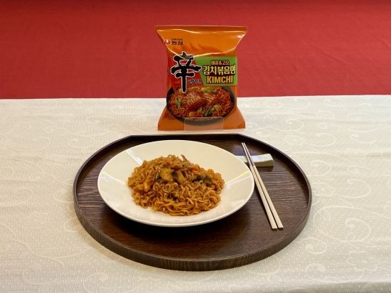 볶음면 2연타 노리는 농심…'툼바' 이어 '김치볶음면' 글로벌 공략