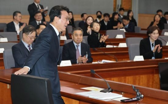 [포토] 김민석 총리, 2050 탄소중립녹색성장위원회 참석