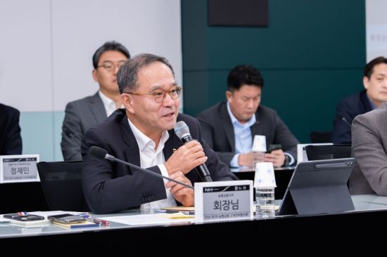 이찬우 농협금융 회장 "수요자 중심 서비스체계 구축해야"