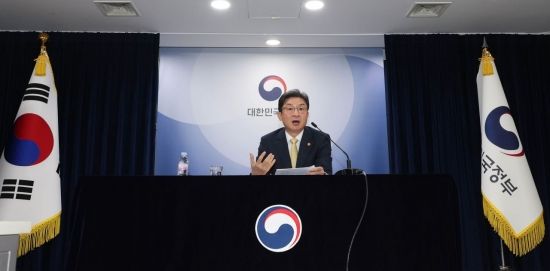 이억원 위원장 "첨단전략산업기금, AI·반도체 분야에서 투자 더 빠를 것"