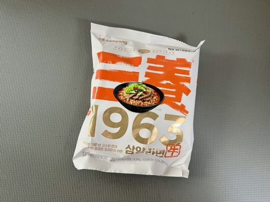 [먹어보니]깊은 고기향의 묵직한 풍미…돌아온 '우지라면'