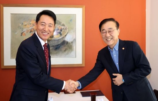 '주택 공급 협력' 강조한 김윤덕·오세훈…자치구 인허가 이양엔 이견[부동산AtoZ]